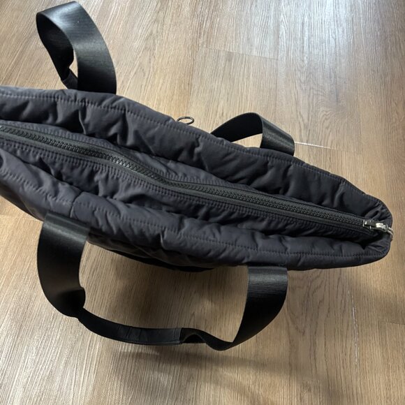 Vuori All Around Tote bag in black 12L laptop sleeve travel work - Picture 8 of 9